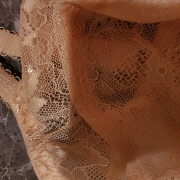 38ddd bra - Picture 3 of 3